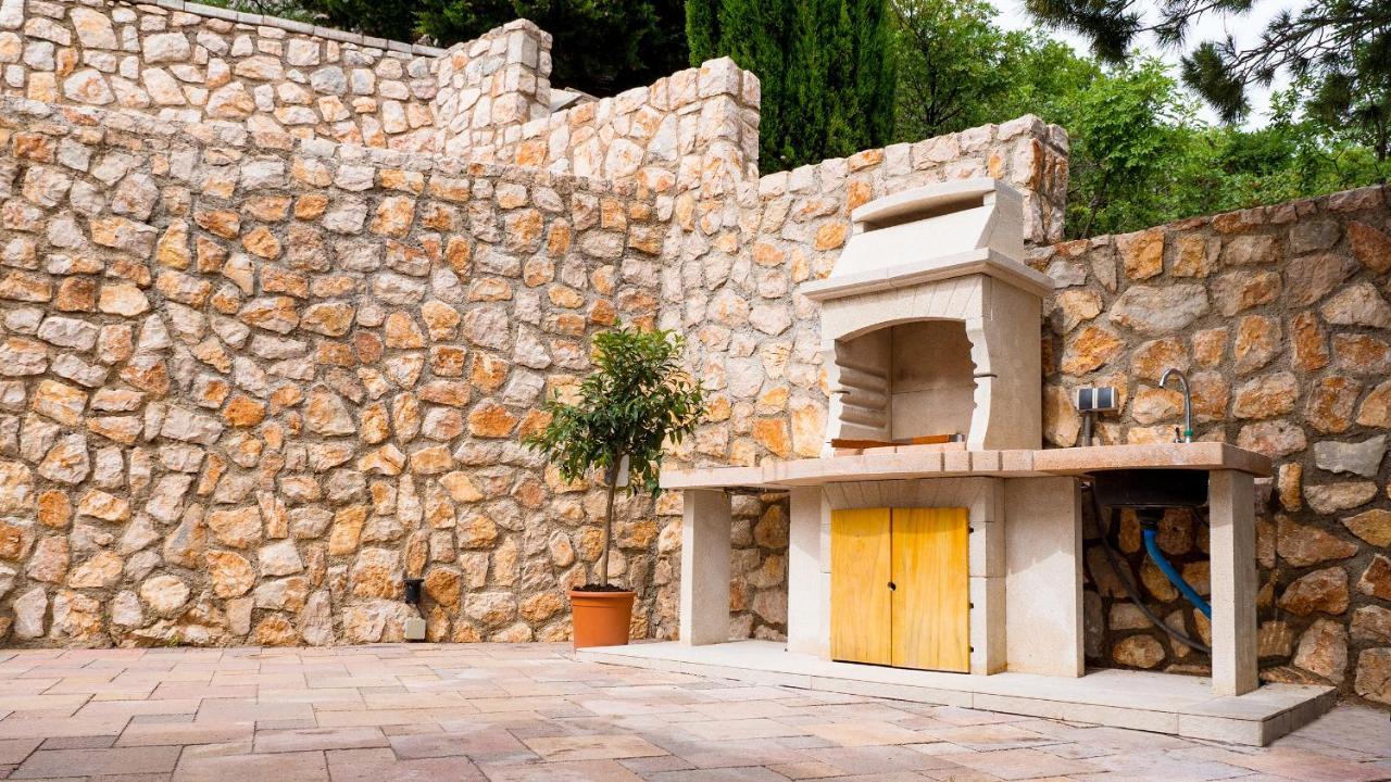 Relax , With Seaview And Two Pools Near Villa