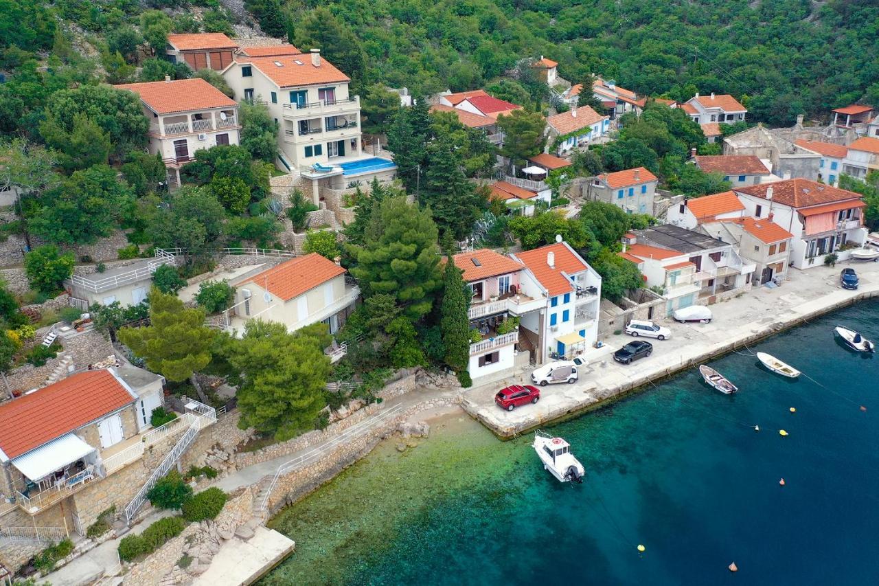 Villa Relax , With Seaview And Two Pools Near *