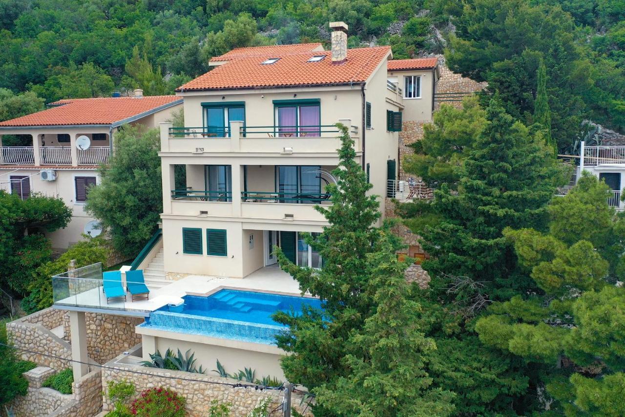 Villa Relax , With Seaview And Two Pools Near Stari Grad